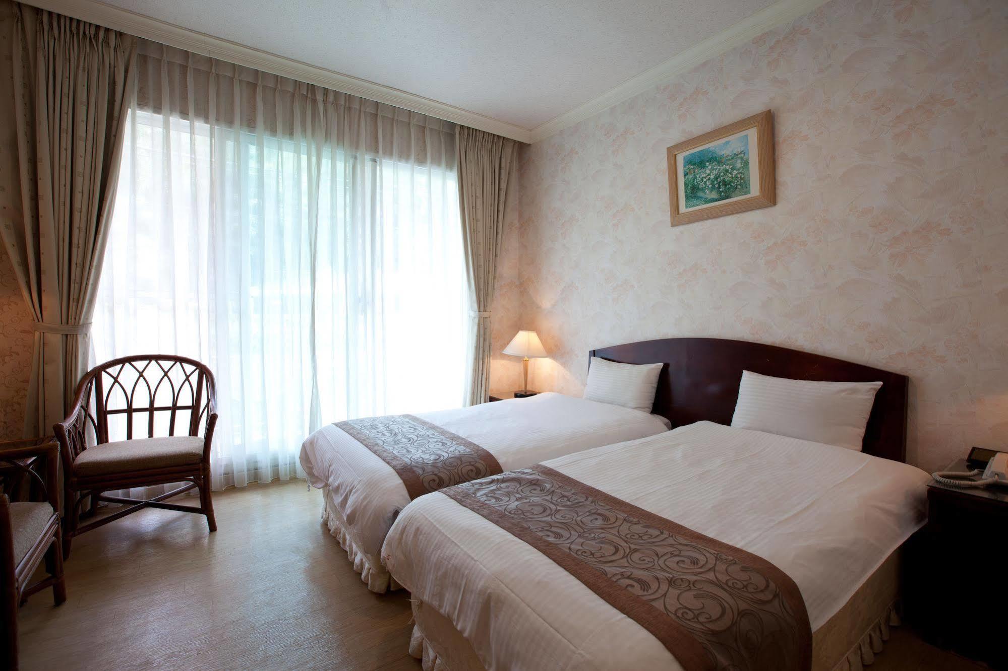 Lakeside Resort Nantou Exterior photo